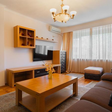 Classic Stay Next To Victoriei Avenue Bucharest Exterior photo