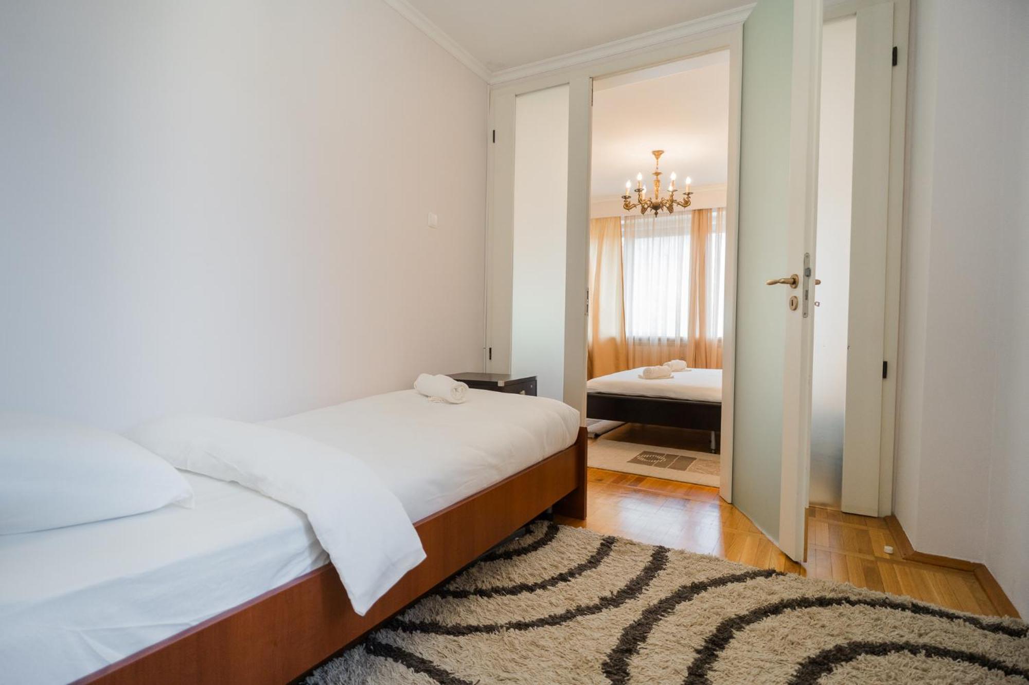 Classic Stay Next To Victoriei Avenue Bucharest Exterior photo
